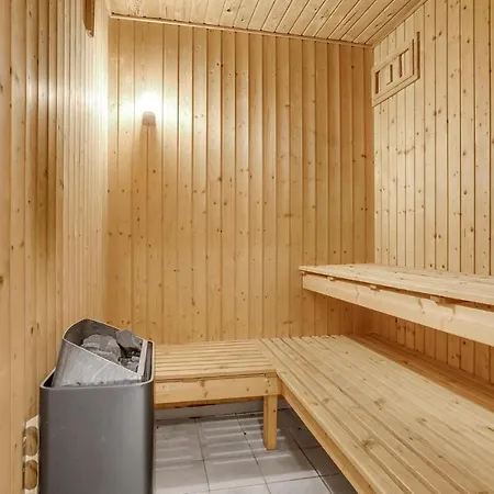 בית נופש Lovely In With Sauna *